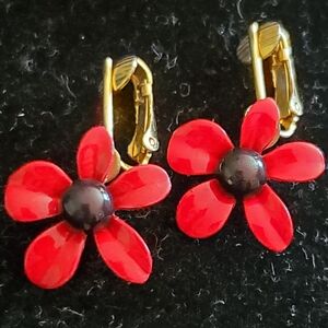 Celebrity vintage painted flower clip on earrings red and black